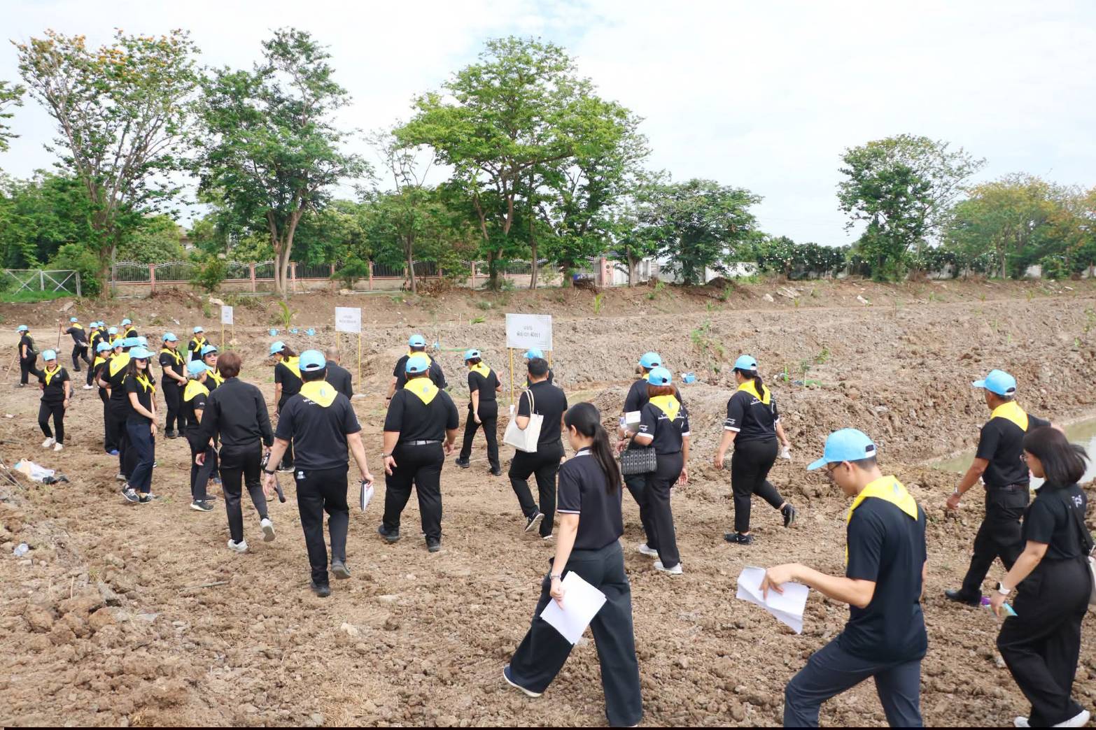 title - ส.ป.ก. ร่วมกิจกรรมโครงการจิตอาสาพัฒนาด้านการเกษตร กษ. เฉลิมพระเกียรติสมเด็จพระนางเจ้าฯ พระบรมราชินี เนื่องในโอกาสมหามงคลเฉลิมพระชนมพรรษา 4 รอบ 3 มิถุนายน 2569 ณ ศูนย์ส่งเสริมและพัฒนาอาชีพเสริมนอกภาคการเกษตร (ศูนย์ศิลปาชพบางไทรฯ เดิม)